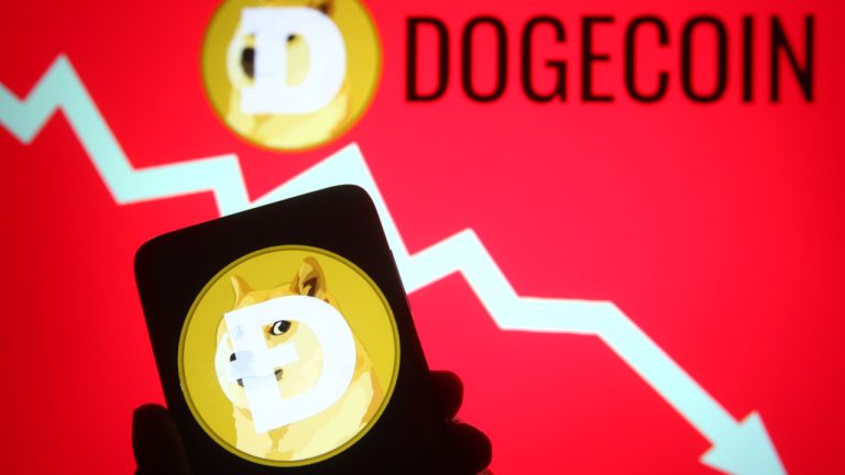 Biggest Movers: DOGE, AVAX Fall to 1-Month Lows on Saturday