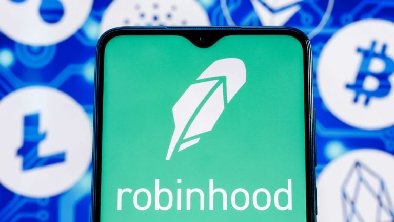 Robinhood ‘Actively Reviewing’ Listed Coins After SEC Sues Binance and Coinbase